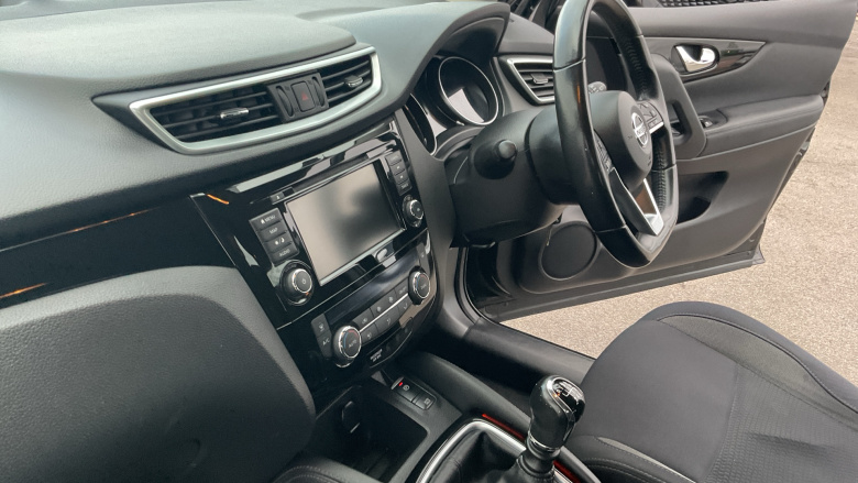 Nissan Qashqai 1.3 DiG-T Acenta Premium 5dr Petrol Hatchback